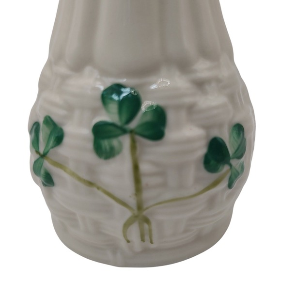 Vintage‎ Belleek Shamrock Bud Vase Basket Weave Ireland Five and a Half Inches - Picture 1 of 7